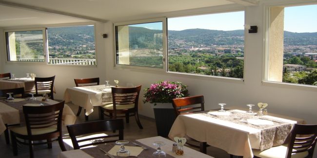 hotel draguignan var 83 restaurant col de l ange vue panoramique calme parking