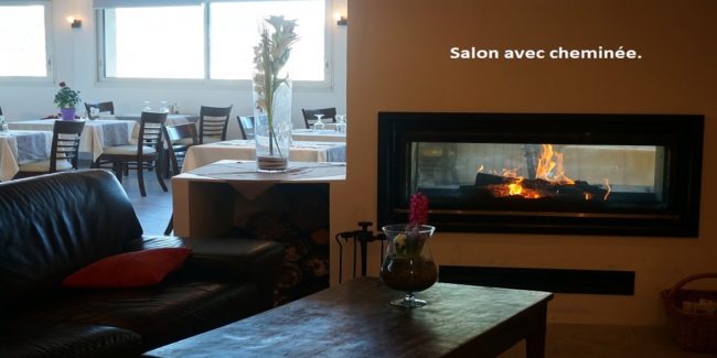 hotel-restaurant-draguignan-var-83-salon-cheminée-pas-cher